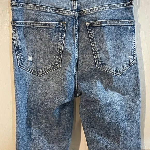 Vintage Gap Women's High Rise Jeans in Washed Blue - Picture 4 of 6